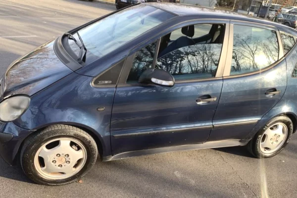 Makina ne shitje ne Tirane - 1,650 Euro