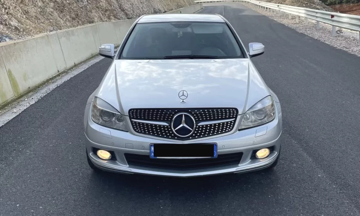 Auto in Vendita a Fier, Mercedes-Benz, 2008 Diesel,Kambio Automatik Pagamento 6,300  Euro.