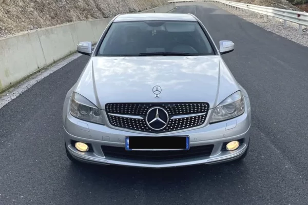 Makina ne shitje ne Fier - 6,300 Euro