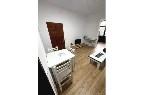 Shtepi me qera Shtepi Private ne Tirane, 1+1, Mobilimi E mobiluar, Pagesa 40,000  Leke.