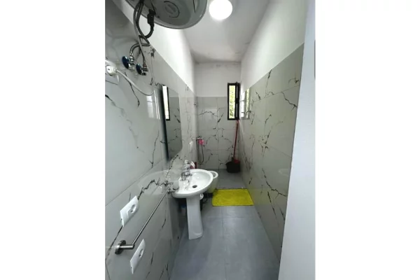 Shtepi me qera Shtepi Private ne Tirane, 1+1, Mobilimi E mobiluar, Pagesa 40,000  Leke.