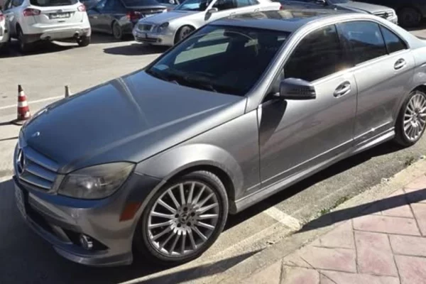 Makina ne shitje ne Vlore - 7,100 Euro