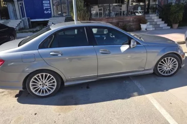 Makina ne shitje ne Vlore - 7,100 Euro