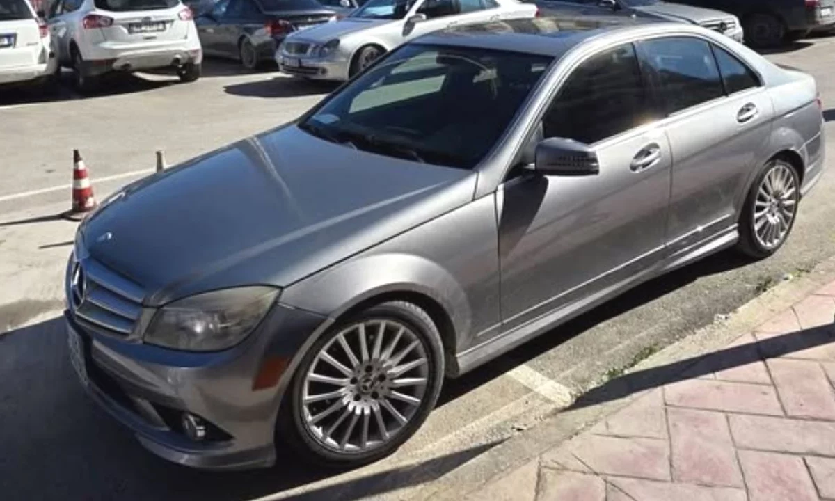 Auto in Vendita a Valona, Mercedes-Benz, 2010 gasoline-gas,Kambio Automatik Pagamento 7,100  Euro.