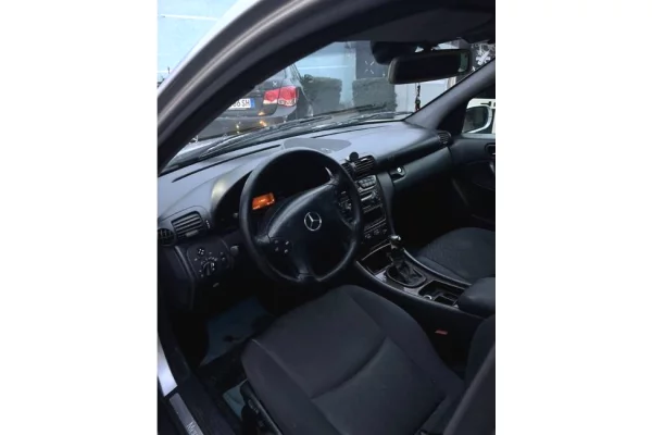 Makina ne shitje ne Tirane - 2,300 Euro