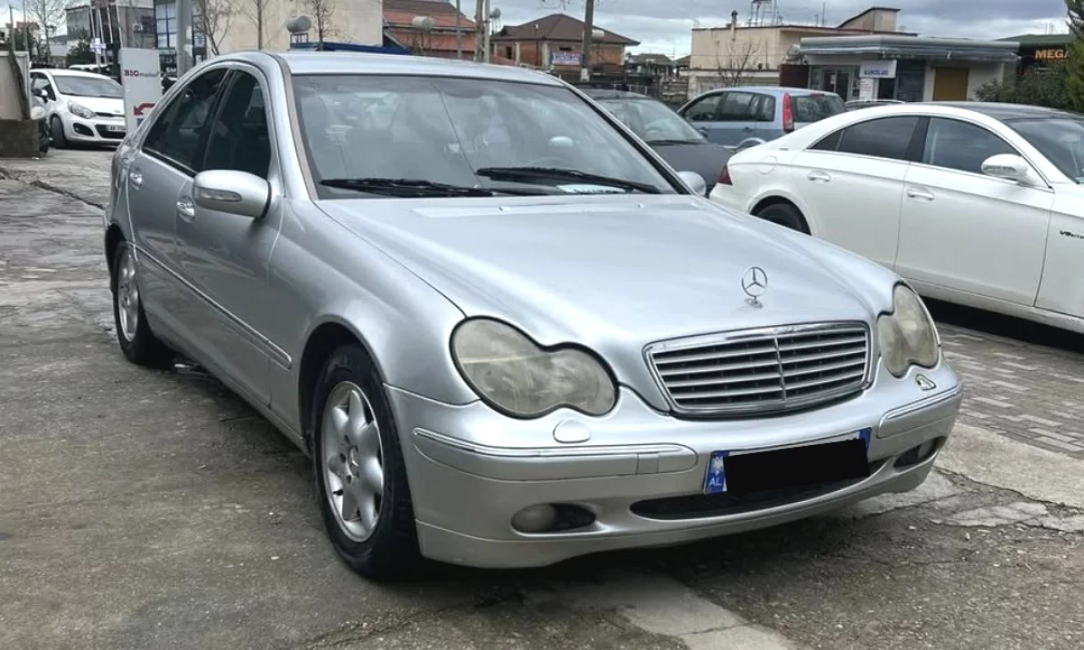 Auto in Vendita a Tirana, Mercedes-Benz, 2002 Diesel,Kambio Automatik Pagamento 2,300  Euro.