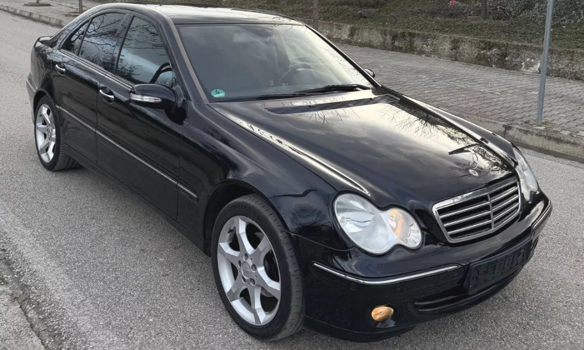 Auto in Vendita a Tirana, Mercedes-Benz, 2006 gasoline-gas,Kambio Manual Pagamento 4,150  Euro.