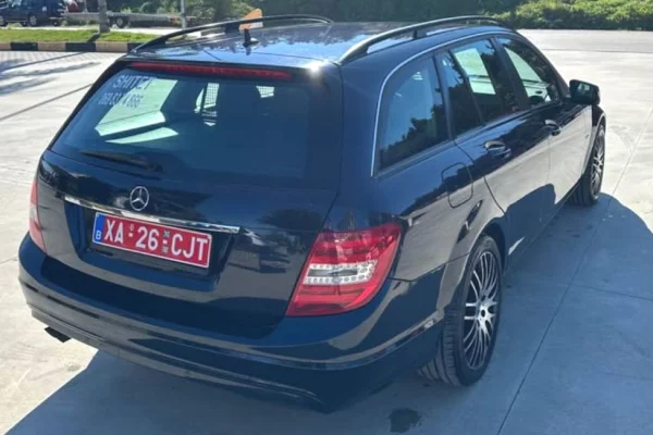 Makina ne shitje ne Fier - 6,400 Euro