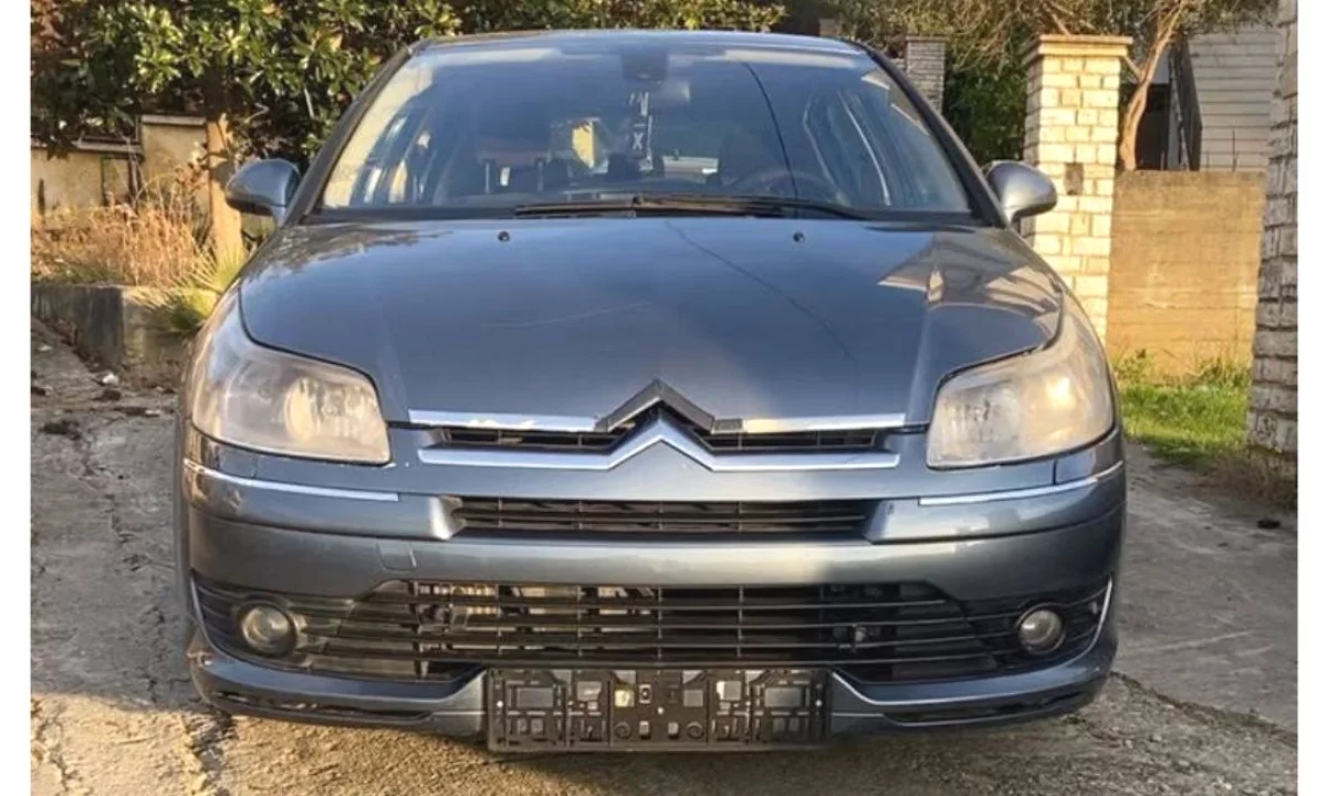 Auto in Vendita a Tirana, Citroen, 2003 Diesel,Kambio Automatik Pagamento 2,400  Euro.