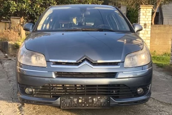 Makina ne shitje ne Tirane - 2,400 Euro