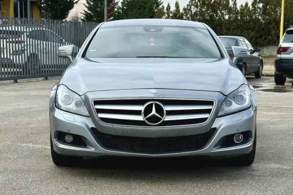 Makina ne shitje ne Tirane - 11,500 Euro