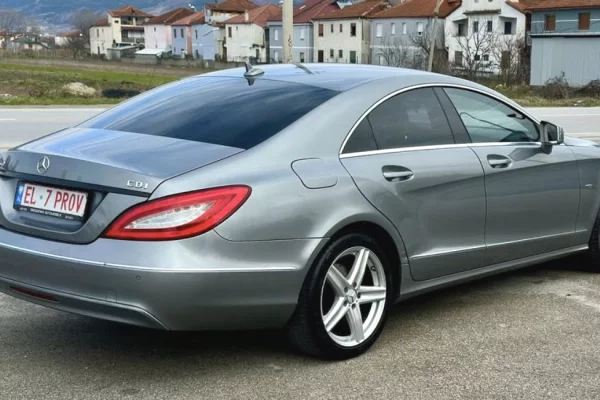 Makina ne shitje ne Tirane - 11,500 Euro