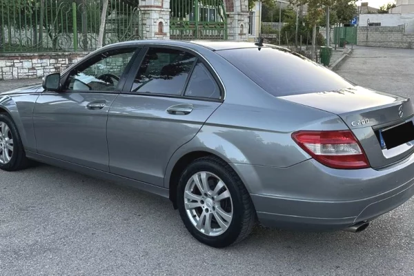 Makina ne shitje ne Tirane - 5,000 Euro