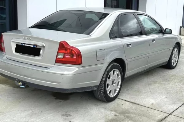 Makina ne shitje ne Tirane - 3,500 Euro