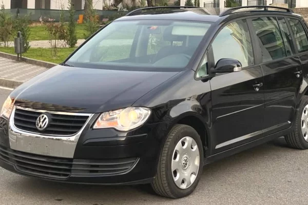 Makina ne shitje ne Tirane, Volkswagen, 2007 Diesel,Kambio Automatik Pagesa 5,200  Euro.