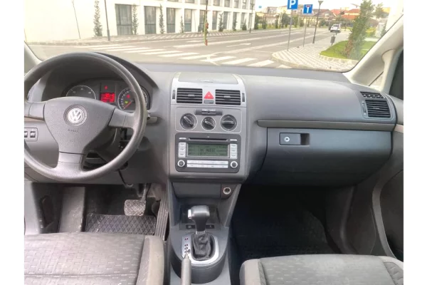 Makina ne shitje ne Tirane, Volkswagen, 2007 Diesel,Kambio Automatik Pagesa 5,200  Euro.