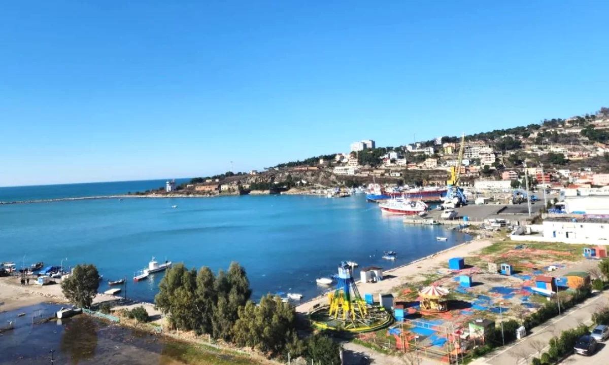 Shtepi ne shitje Apartament ne Lezhe, 2+1, Mobilimi E mobiluar, Pagesa 125,000  Euro.