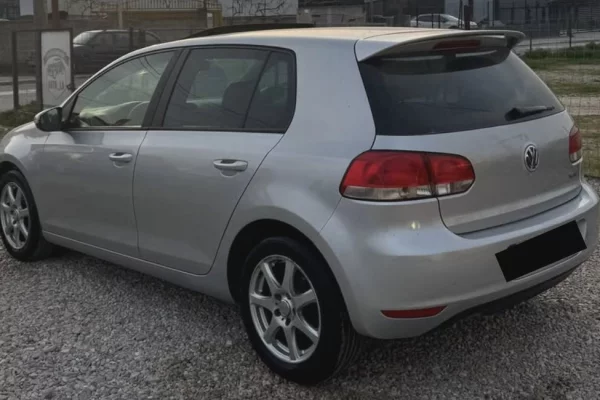 Makina ne shitje ne Tirane - 4,700 Euro