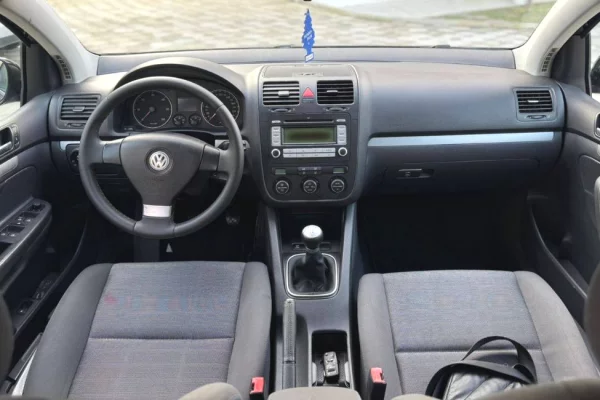 Makina ne shitje ne Tirane - 4,700 Euro