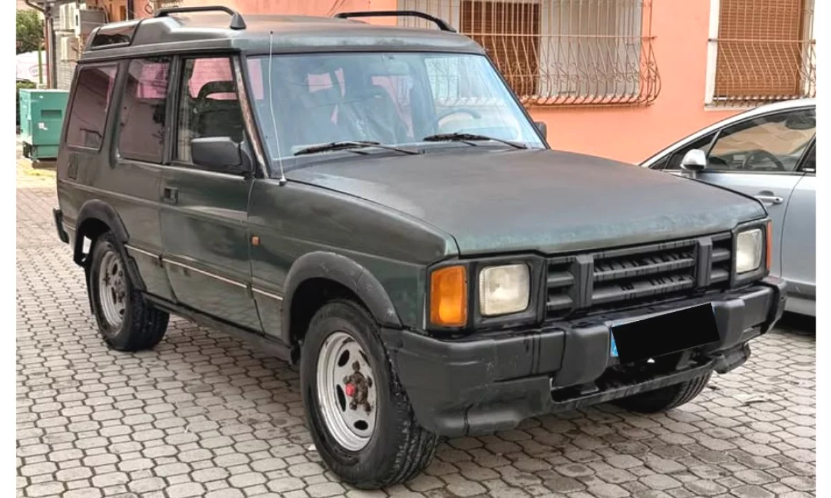 Makina ne shitje ne Tirane, Land Rover, 1993 Diesel,Kambio Automatik Pagesa 7,000  Euro.