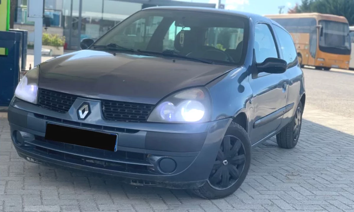 Makina ne shitje ne Tirane, Renault, 2007 Benzine,Kambio Automatik Pagesa 1,200  Euro.