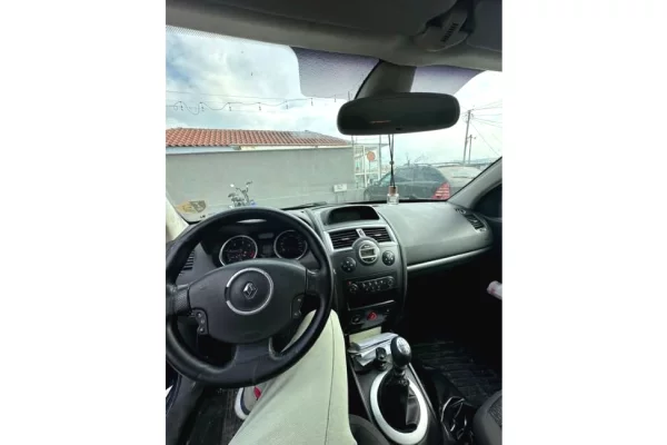 Makina ne shitje ne Tirane - 2,900 Euro