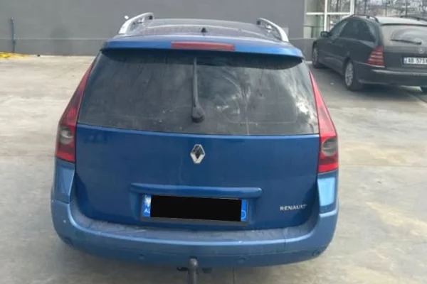 Makina ne shitje ne Tirane - 2,900 Euro