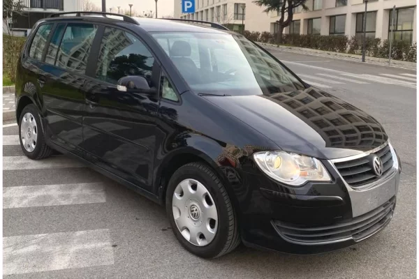 Makina ne shitje ne Tirane, Volkswagen, 2007 Diesel,Kambio Manual Pagesa 5,200  Euro.