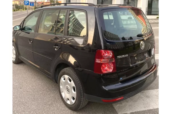 Makina ne shitje ne Tirane, Volkswagen, 2007 Diesel,Kambio Manual Pagesa 5,200  Euro.