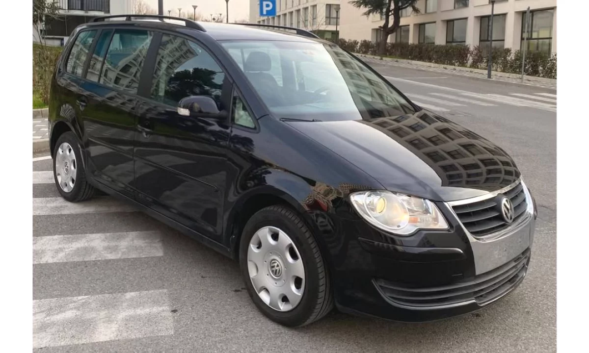Makina ne shitje ne Tirane, Volkswagen, 2007 Diesel,Kambio Manual Pagesa 5,200  Euro.