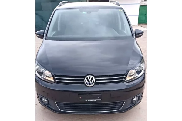 Makina ne shitje ne Tirane, Volkswagen, 2013 Diesel,Kambio Automatik Pagesa 8,900  Euro.