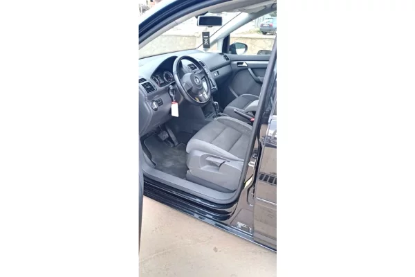 Makina ne shitje ne Tirane, Volkswagen, 2013 Diesel,Kambio Automatik Pagesa 8,900  Euro.