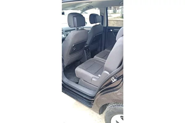 Makina ne shitje ne Tirane, Volkswagen, 2013 Diesel,Kambio Automatik Pagesa 8,900  Euro.