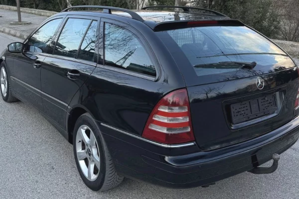 Makina ne shitje ne Tirane - 4,200 Euro