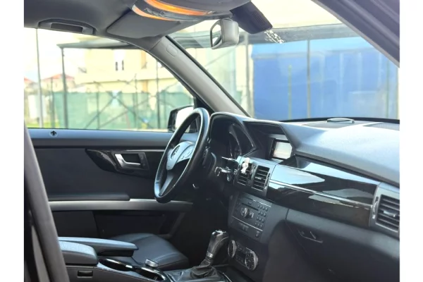 Makina ne shitje ne Tirane, Mercedes-Benz, 2008 Diesel,Kambio Automatik Pagesa 8,300  Euro.