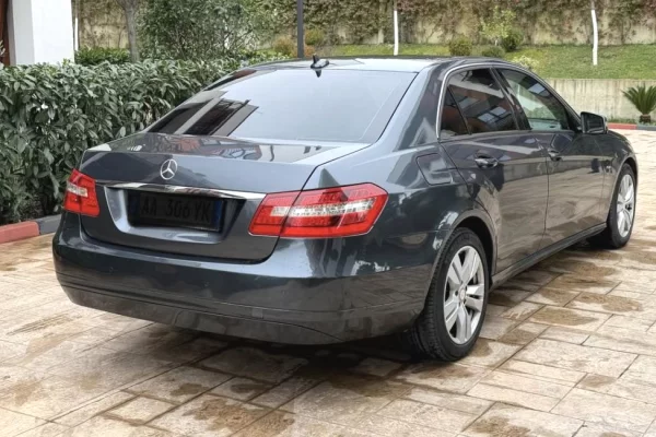 Makina ne shitje ne Tirane - 9,000 Euro