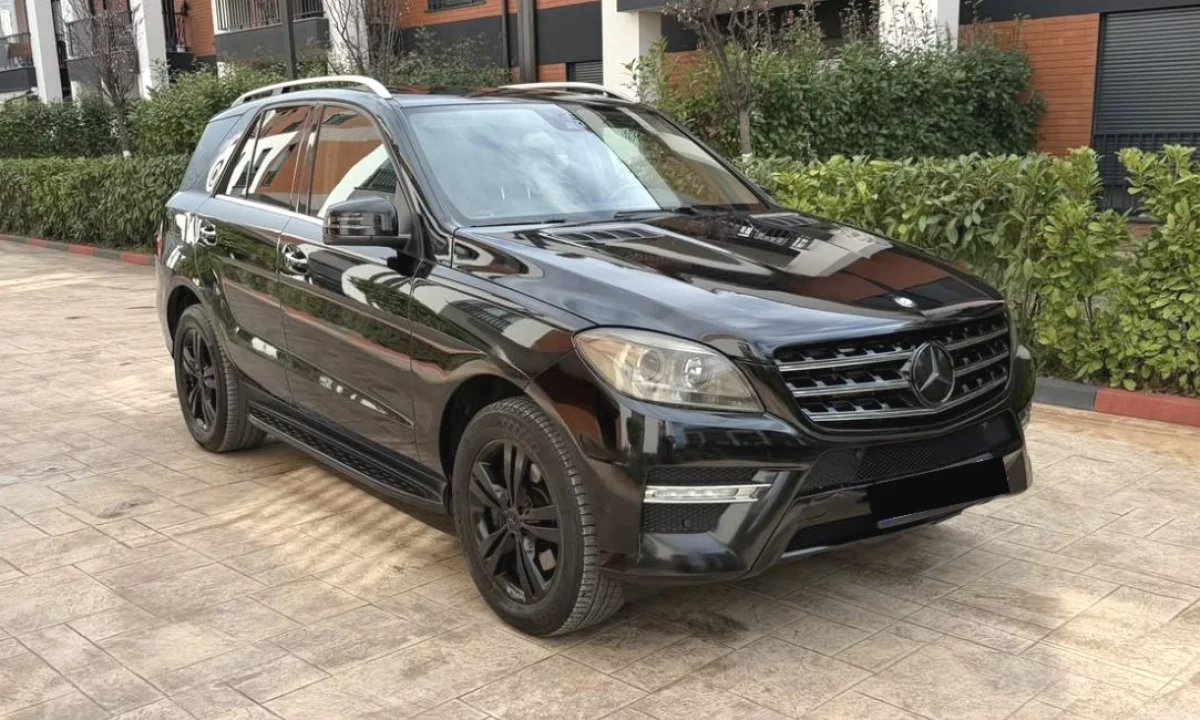 Makina ne shitje ne Tirane, Mercedes-Benz, 2012 Diesel,Kambio Automatik Pagesa 11,500  Euro.