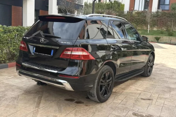 Makina ne shitje ne Tirane - 11,500 Euro