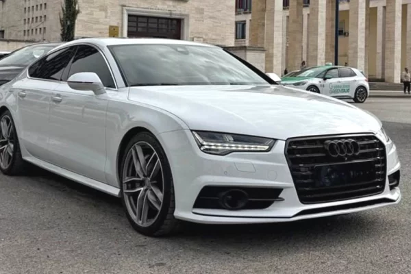 Makina ne shitje ne Tirane, Audi, 2015 Diesel,Kambio Automatik Pagesa 15,999  Euro.