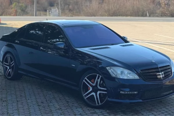 Makina ne shitje ne Tirane, Mercedes-Benz, 2007 Diesel,Kambio Automatik Pagesa 6,999  Euro.