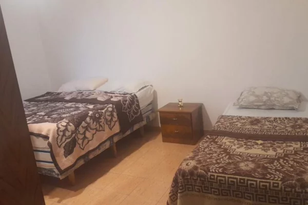 Shtepi me qera Shtepi Private ne Tirane, 1+1, Mobilimi E mobiluar, Pagesa 350  Euro.