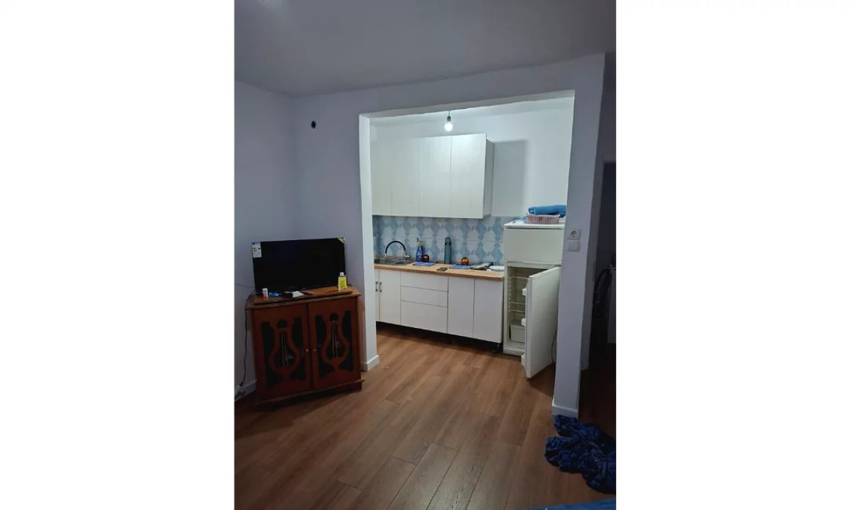 Shtepi me qera Apartament ne Tirane, Garsoniere, Mobilimi E mobiluar, Pagesa 300  Euro.