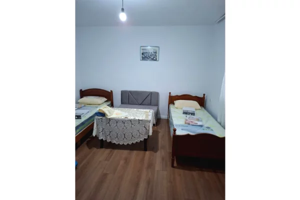Shtepi me qera Apartament ne Tirane, Garsoniere, Mobilimi E mobiluar, Pagesa 300  Euro.