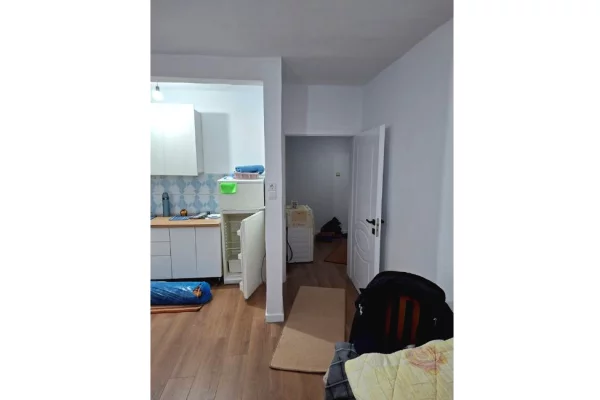Shtepi me qera Apartament ne Tirane, Garsoniere, Mobilimi E mobiluar, Pagesa 300  Euro.