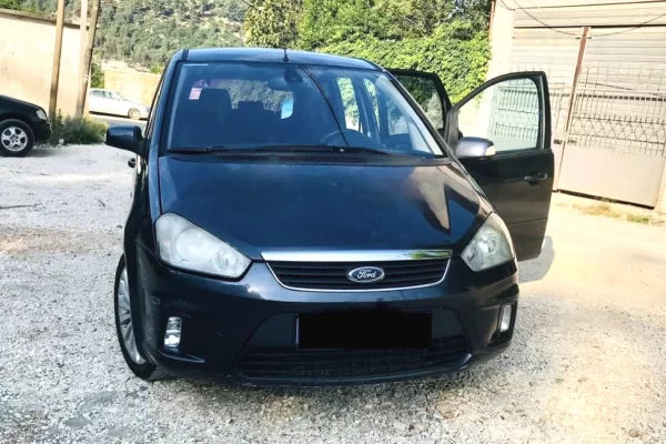 Makina ne shitje ne Tirane - 2,800 Euro