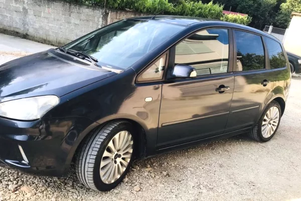 Makina ne shitje ne Tirane - 2,800 Euro