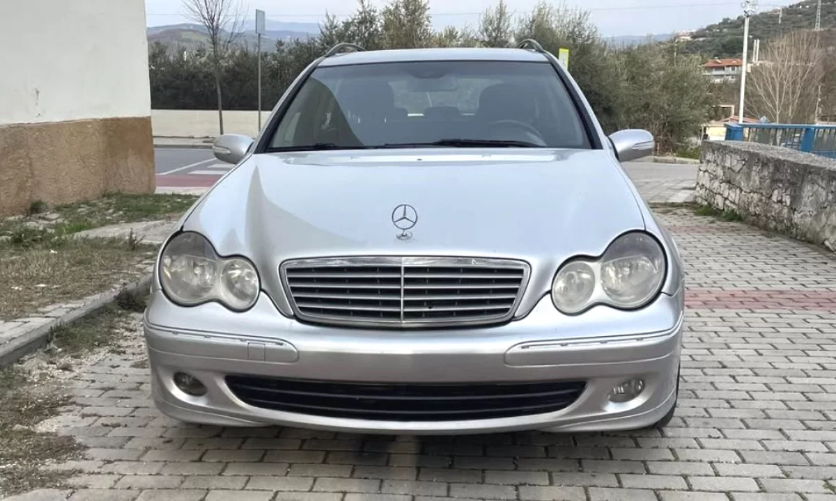 Makina ne shitje ne Tirane, Mercedes-Benz, 2006 Diesel,Kambio Automatik Pagesa 2,500  Euro.