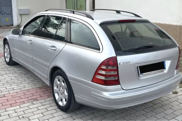 Makina ne shitje ne Tirane - 2,500 Euro