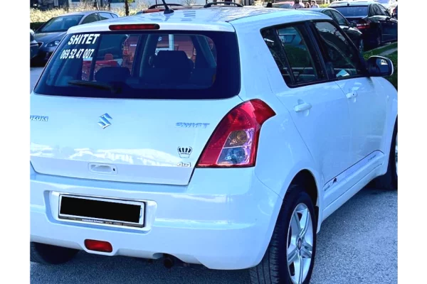 Makina ne shitje ne Fier - 3,600 Euro