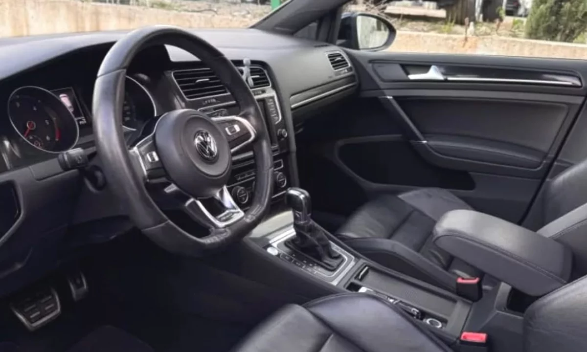 Makina ne shitje ne Tirane, Volkswagen, 2015 Diesel,Kambio Automatik Pagesa 11,000  Euro.